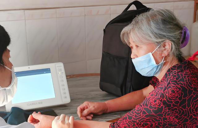 医生提醒：上年纪的人，宁可空腹，最好不要在早上去吃这几种