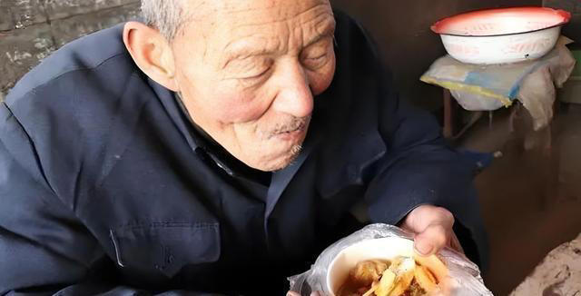 医生提醒：上年纪的人，宁可空腹，最好不要在早上去吃这几种