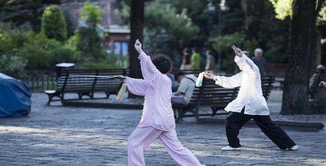 医生提醒：上年纪的人，宁可空腹，最好不要在早上去吃这几种