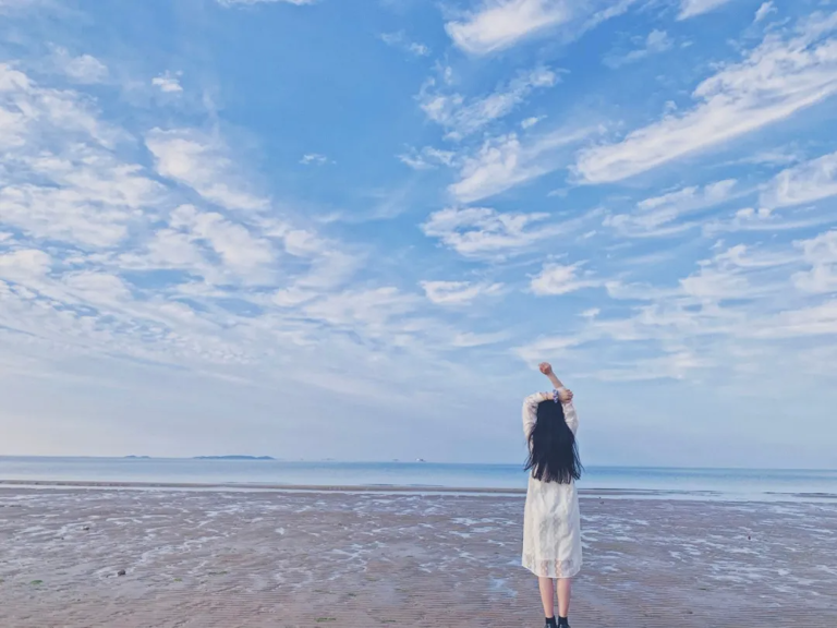 一个建议：在单位里，如果没人提携你，就不要把工作当事业；工作而已，千万不要太上头，同事只是工作的伙伴，能处就处，不能处就拉倒