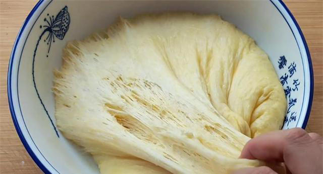 一碗面，加点温水，杯子一压，外酥里软，香甜可口，比面包还好吃