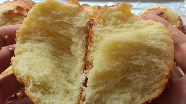 一碗面，加点温水，杯子一压，外酥里软，香甜可口，比面包还好吃