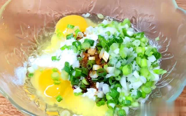 早餐这样做，比包子简单油条香，2分钟学会，一周吃7次不腻