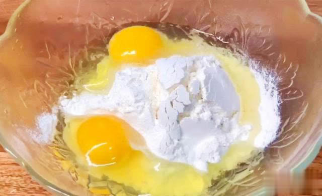 早餐这样做，比包子简单油条香，2分钟学会，一周吃7次不腻