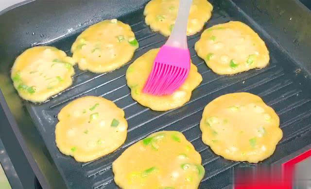 早餐这样做，比包子简单油条香，2分钟学会，一周吃7次不腻