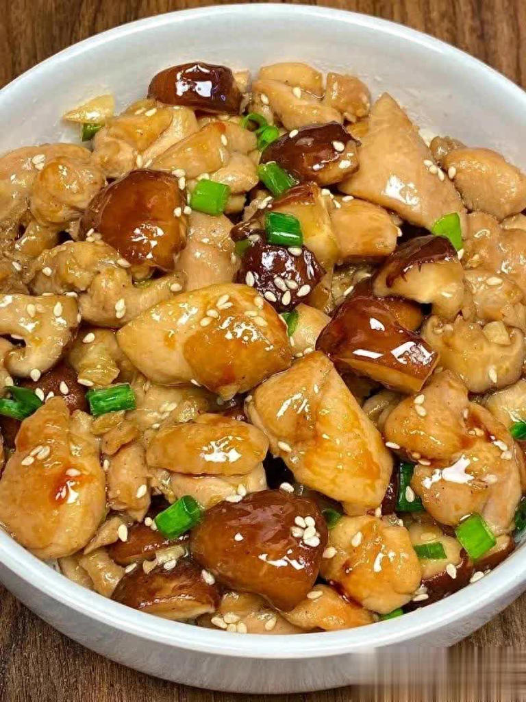 可以准备八道家宴菜，荤素搭配，健康有氛围