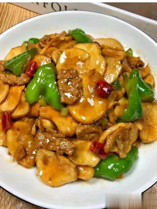 可以准备八道家宴菜，荤素搭配，健康有氛围