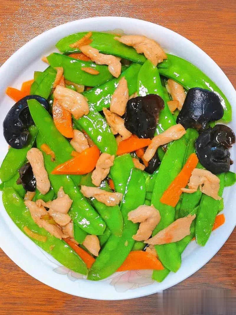 可以准备八道家宴菜，荤素搭配，健康有氛围