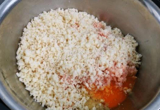 炸肉丸这样做外酥里嫩，好吃还不油腻，太香了