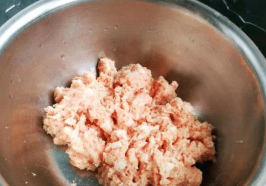炸肉丸这样做外酥里嫩，好吃还不油腻，太香了