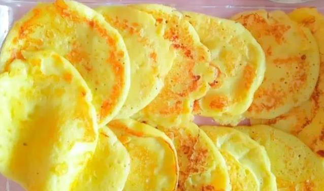 10分钟搞定早餐，酸奶鸡蛋饼外酥里软，你家也能吃上？