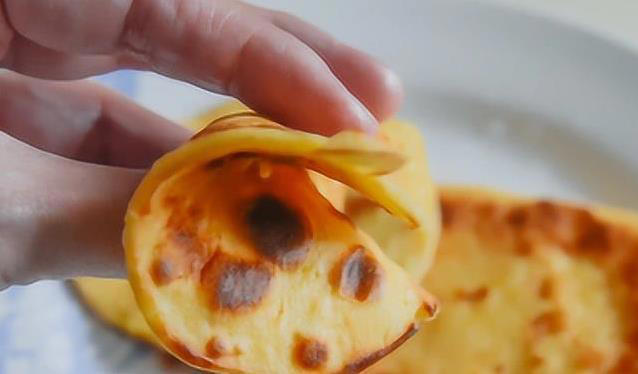 10分钟搞定早餐，酸奶鸡蛋饼外酥里软，你家也能吃上？