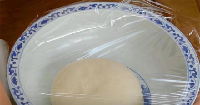 2勺面粉1勺糖，教你烙饼新做法，香甜蓬松，好吃到流口水