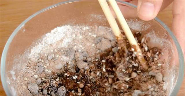 2勺面粉1勺糖，教你烙饼新做法，香甜蓬松，好吃到流口水