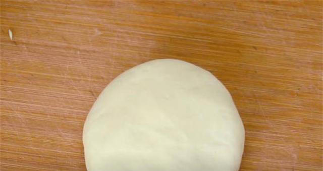 2勺面粉1勺糖，教你烙饼新做法，香甜蓬松，好吃到流口水