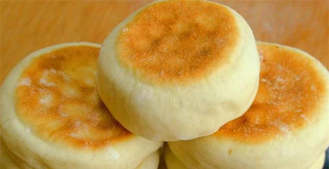 2勺面粉1勺糖，教你烙饼新做法，香甜蓬松，好吃到流口水