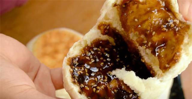 2勺面粉1勺糖，教你烙饼新做法，香甜蓬松，好吃到流口水