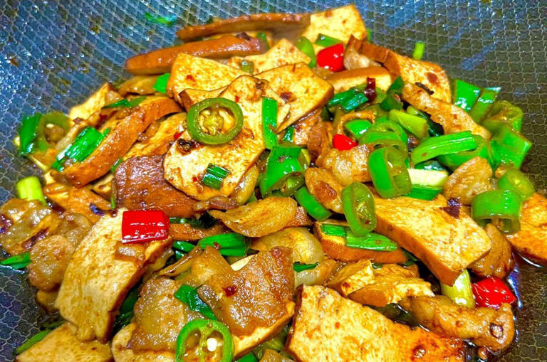 推荐5道香干炒肉的家常做法，豆干软糯，咸鲜味浓，解馋又下饭