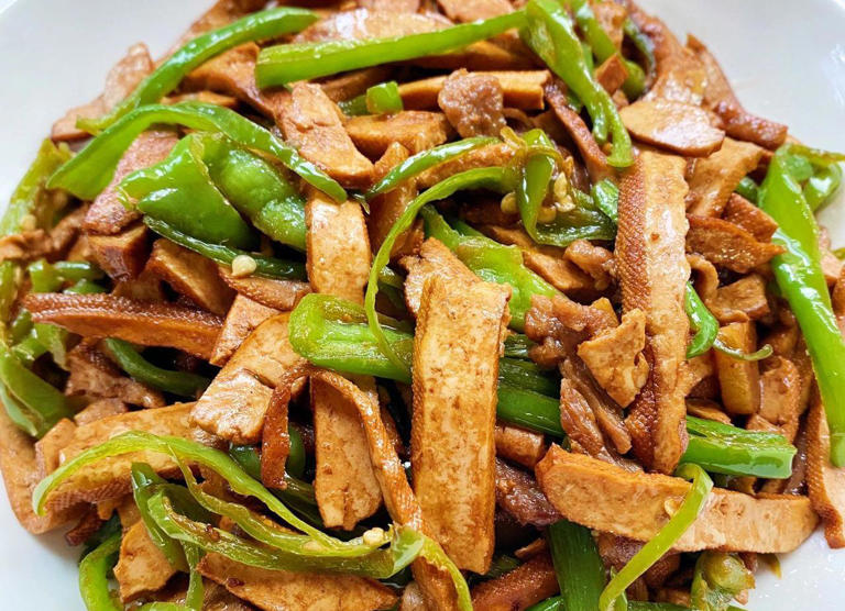 推荐5道香干炒肉的家常做法，豆干软糯，咸鲜味浓，解馋又下饭