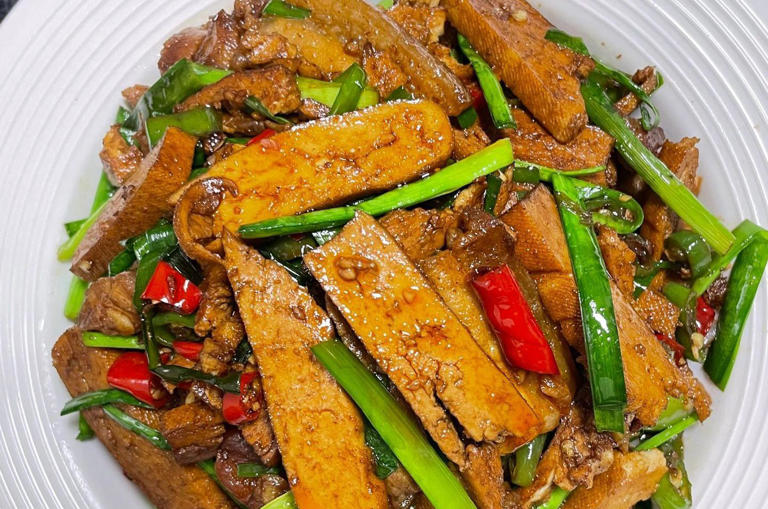 推荐5道香干炒肉的家常做法，豆干软糯，咸鲜味浓，解馋又下饭