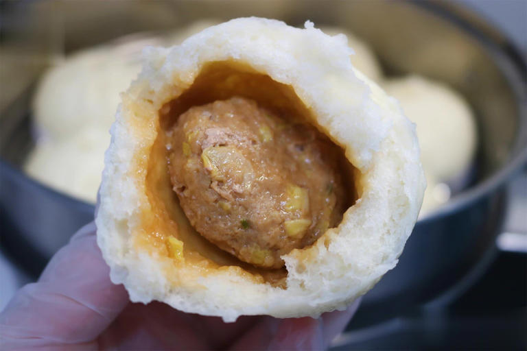 不用擀皮！软面包子做法超简单，这馅鲜香多汁巨好吃