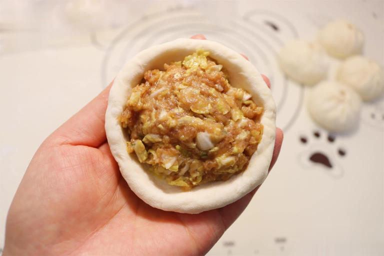 不用擀皮！软面包子做法超简单，这馅鲜香多汁巨好吃