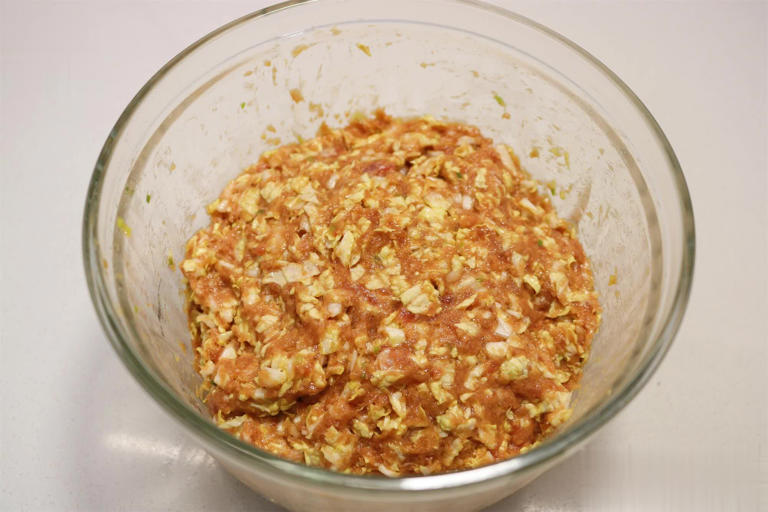 不用擀皮！软面包子做法超简单，这馅鲜香多汁巨好吃