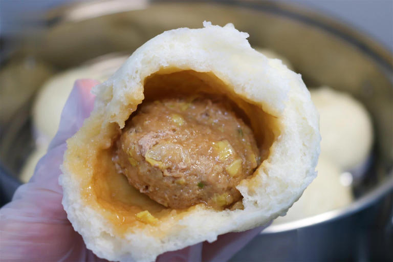 不用擀皮！软面包子做法超简单，这馅鲜香多汁巨好吃