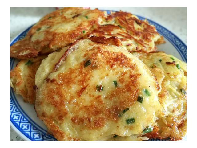 别再炒土豆丝了,试试这吃法,外焦里嫩10分钟搞定全家早餐