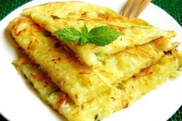 别再炒土豆丝了，试试这吃法，外焦里嫩10分钟搞定全家早餐