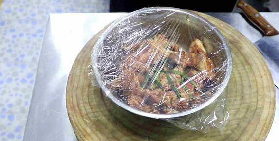 家常粉蒸排骨，40分钟软烂入味，学会这招秒杀饭店味道