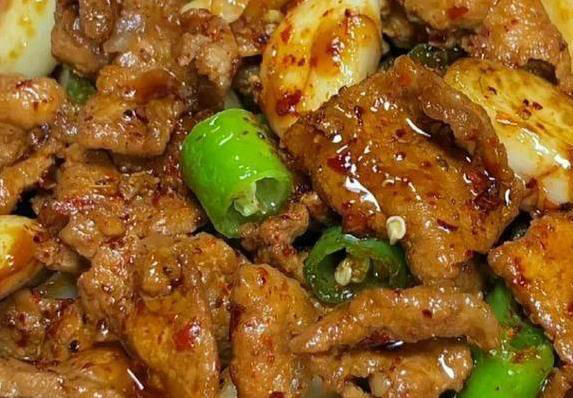 家常辣椒炒肉有绝招，十分钟上桌，三碗饭都不够