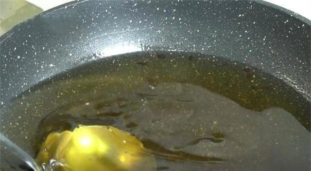 面粉这样做，简单快速，30秒出锅，比油条包子更好吃