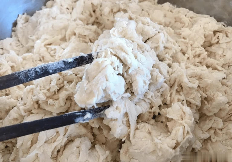 怎么烙饼不硬？多加1料，油饼软嫩多层好吃不发硬