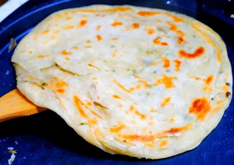 怎么烙饼不硬？多加1料，油饼软嫩多层好吃不发硬