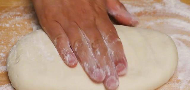 天天吃馅饼，还是这个做法香，不用做油酥，外酥里软，比吃肉还香