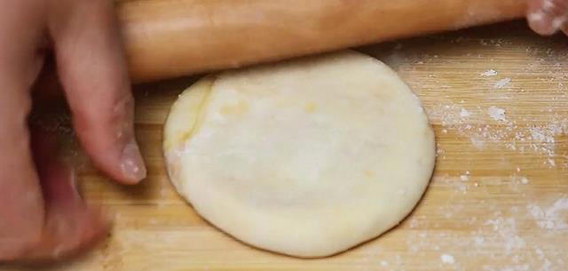 天天吃馅饼，还是这个做法香，不用做油酥，外酥里软，比吃肉还香