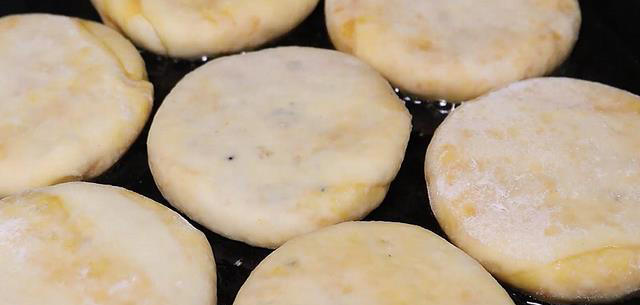 天天吃馅饼，还是这个做法香，不用做油酥，外酥里软，比吃肉还香