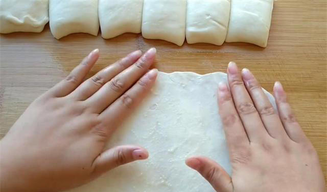 家常小油饼，只需掌握2个秘诀，保证做出的饼柔软筋道，一次成功
