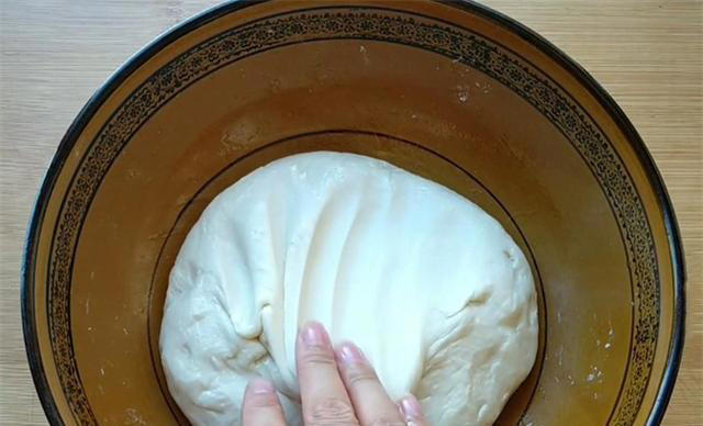家常小油饼，只需掌握2个秘诀，保证做出的饼柔软筋道，一次成功