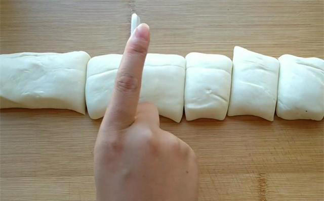 家常小油饼，只需掌握2个秘诀，保证做出的饼柔软筋道，一次成功