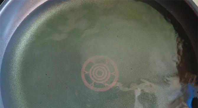 一根红薯，加点淀粉，不蒸不煮，筷子一搅，10分钟做出香甜小零食