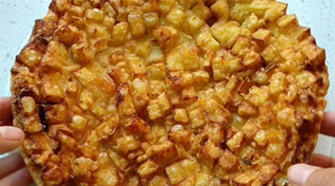 一根红薯，加点淀粉，不蒸不煮，筷子一搅，10分钟做出香甜小零食