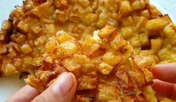 一根红薯，加点淀粉，不蒸不煮，筷子一搅，10分钟做出香甜小零食