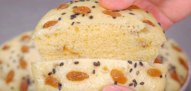 这样的碗蒸糕比蛋糕还香，有鸡蛋面粉就能做，出锅蓬松暄软