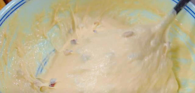 这样的碗蒸糕比蛋糕还香，有鸡蛋面粉就能做，出锅蓬松暄软