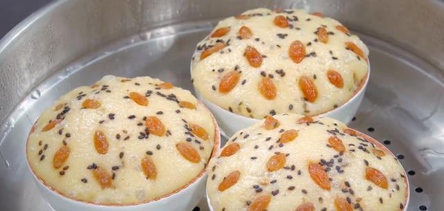 这样的碗蒸糕比蛋糕还香，有鸡蛋面粉就能做，出锅蓬松暄软