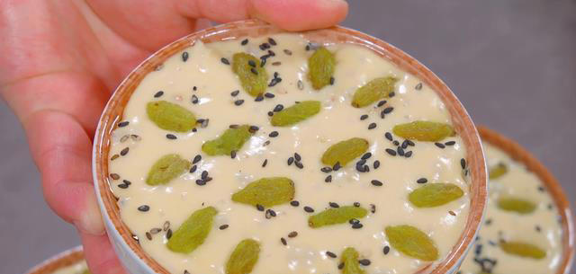 这样的碗蒸糕比蛋糕还香，有鸡蛋面粉就能做，出锅蓬松暄软