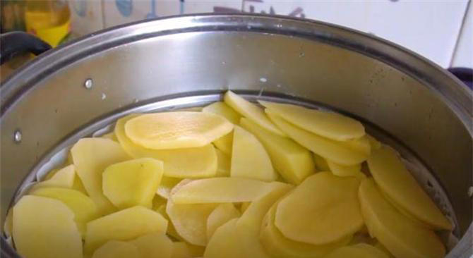 早餐土豆饼做法，不用面粉不需揉面，鲜美有风味，比棉花糖还香软