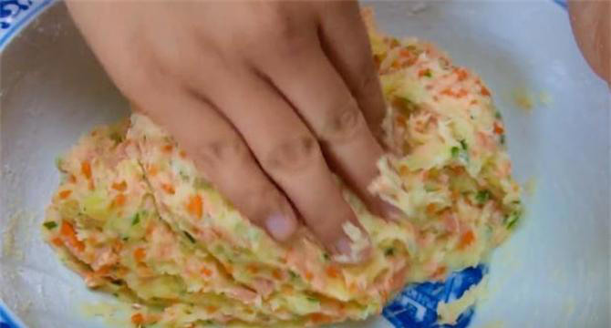 早餐土豆饼做法，不用面粉不需揉面，鲜美有风味，比棉花糖还香软